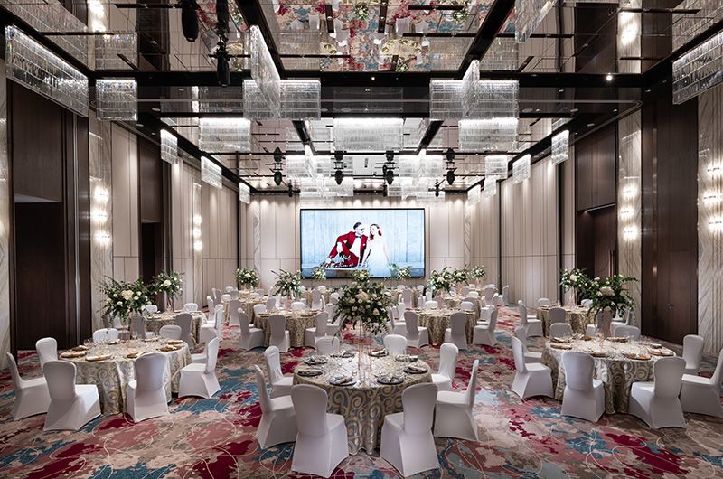 Ballroom dinner setup